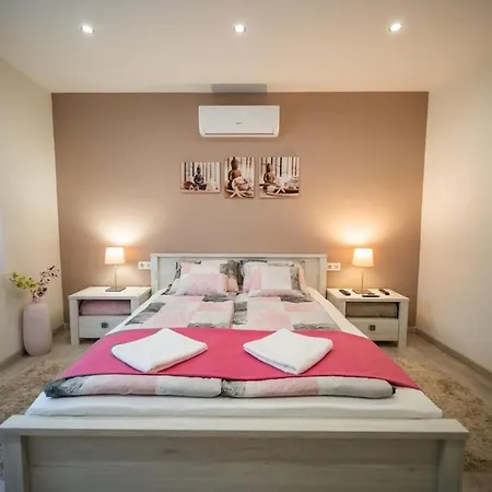 Laurapartman Apartament *