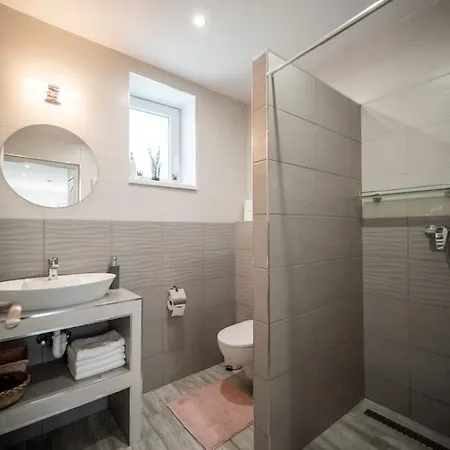 Laurapartman Apartament *