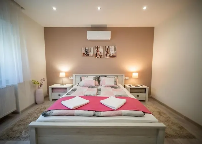 Laurapartman Apartment *